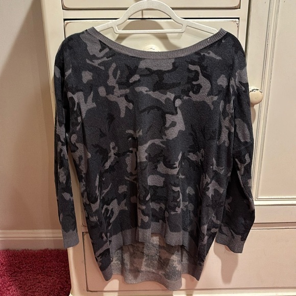 Acrobat, size XS/S camo gray sweater - Picture 1 of 1